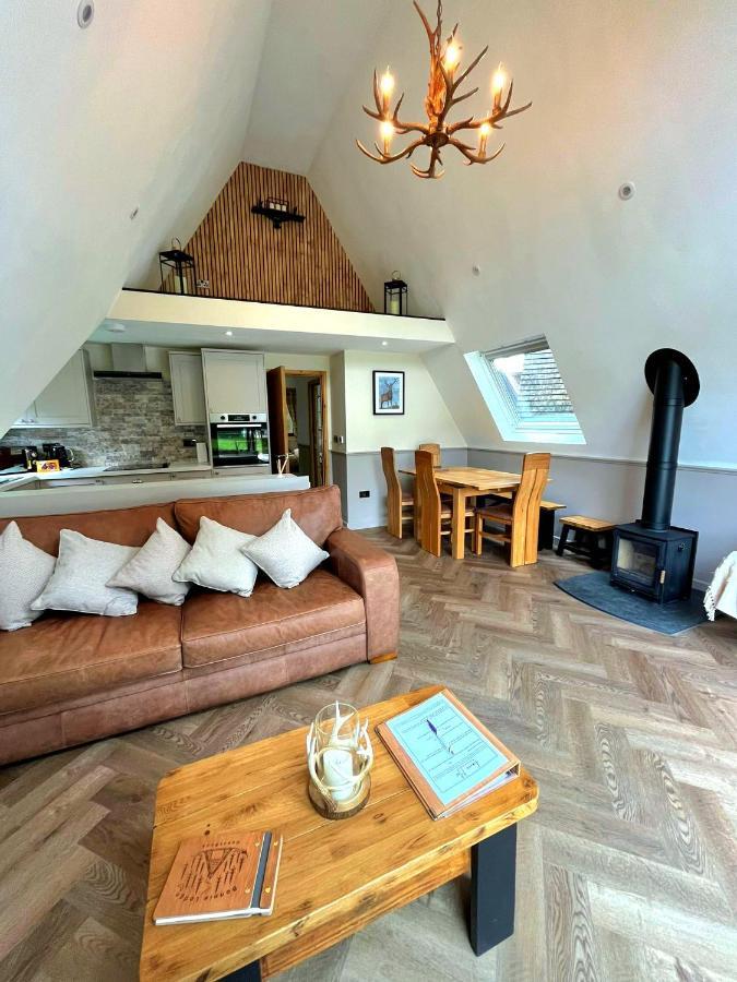 Bonnie Lodge-Lochside Location With Hot Tub Invergarry Zewnętrze zdjęcie