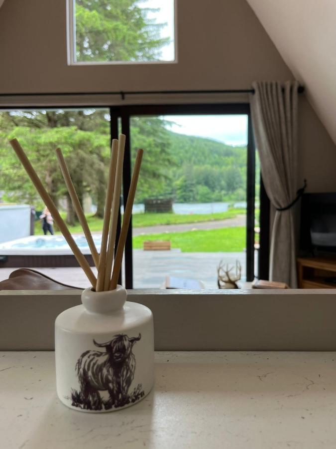 Bonnie Lodge-Lochside Location With Hot Tub Invergarry Zewnętrze zdjęcie